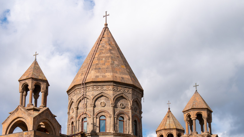 Армянский политолог: церковь не даёт превратить народ в безликую массу