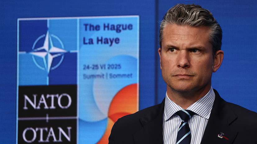 Самолёт главы Пентагона экстренно сел в Британии из-за трещины в лобовом стекле