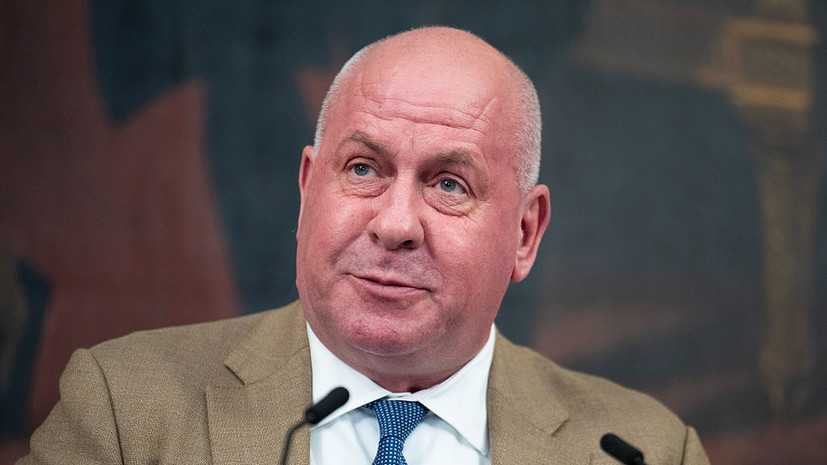 Politico: в офисе республиканца Тейлора нашли флаг США со свастикой