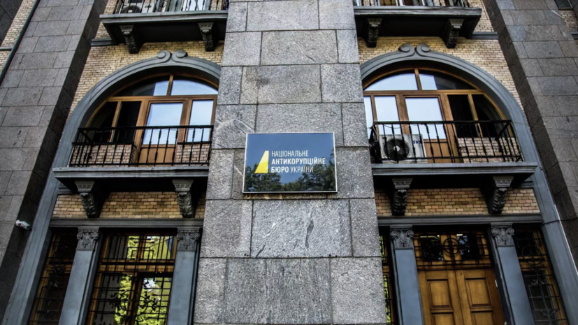 «СТРАНА.ua»: НАБУ задержало экс-сотрудника правоохранительных органов в Киеве