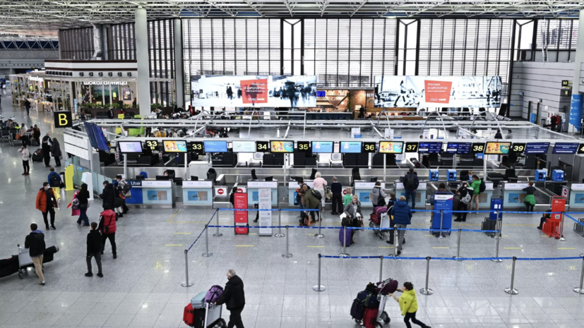 Вылет 13 рейсов задерживается в аэропорту Сочи