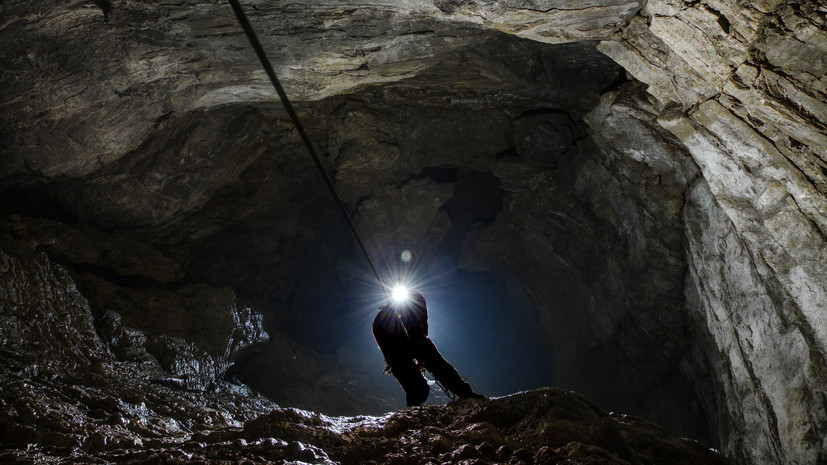 Спелеолог Самохин рассказал о сложностях работы в подземных пещерах