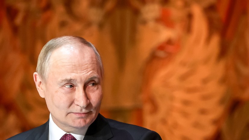 Путин в Большом театре обнял крымского казака с позывным Тайган