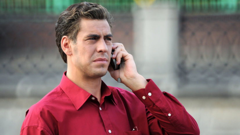 Актёр Дюжев эмоционально обнял Скутера — героя видео RT с трофейным БТР М113