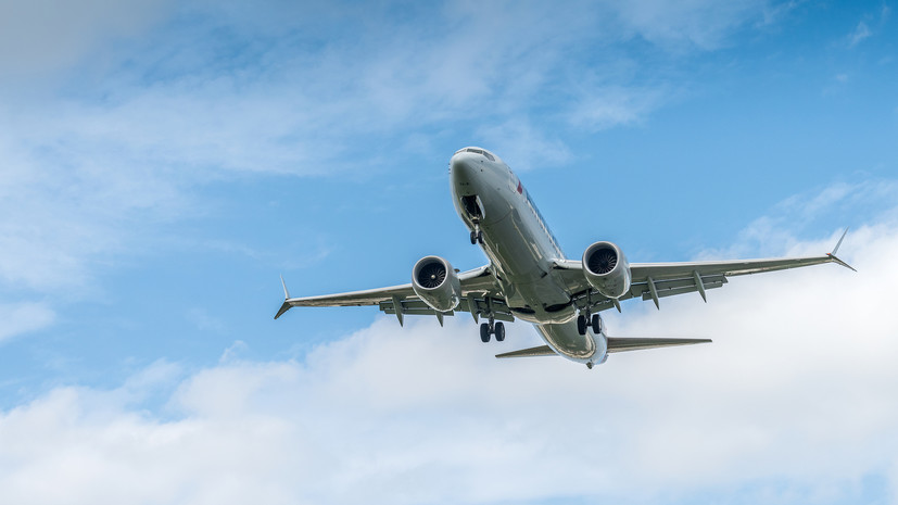 В США самолёт Boeing 737 MAX совершил экстренную посадку из-за трещины в стекле