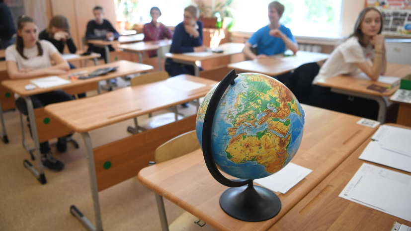 Минпросвещения призвало оценить риски введения 12-летнего образования в школах