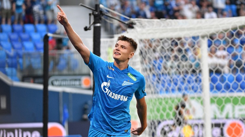 Футболиста «Зенита» Мостового оставили в номинантах на премию «Джентльмен года»