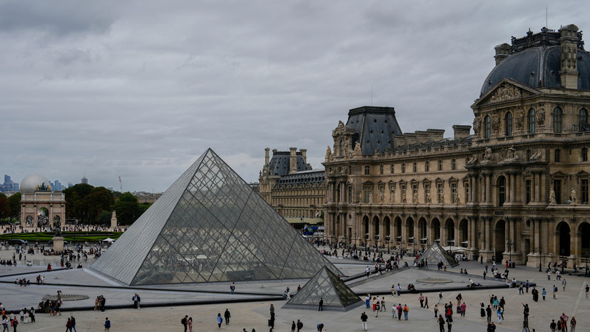 Появились кадры ограбления Лувра