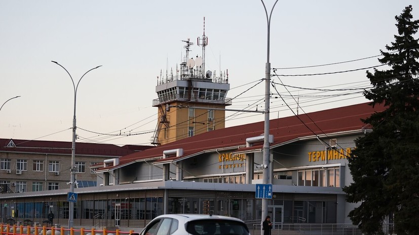 Аэропорт Краснодара временно не обслуживает рейсы