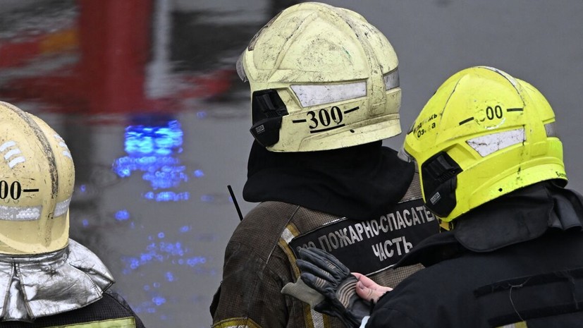 МЧС: складское помещение горит в Астраханской области