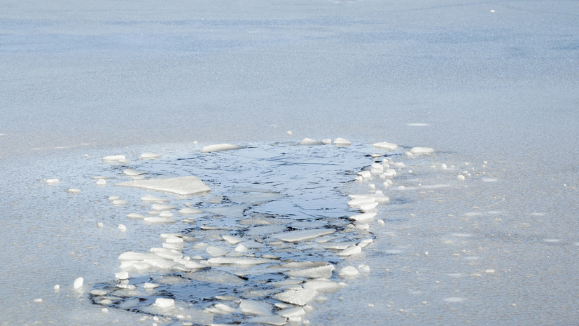 В Новосибирске спасли провалившуюся под лёд школьницу