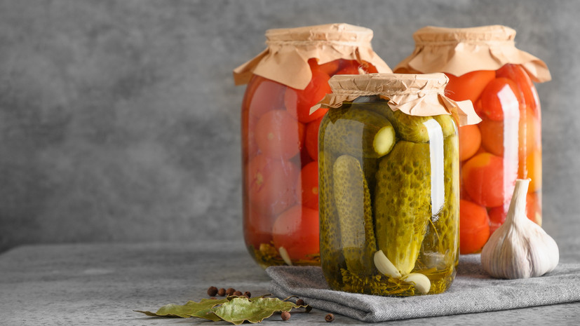 «Осторожность на каждом этапе»: эксперт — о правилах домашней консервации, рисках ботулизма и мерах профилактики