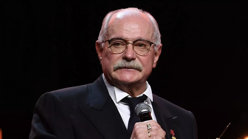 Патриарх Кирилл наградил Никиту Михалкова орденом Славы и чести