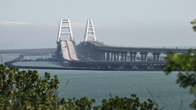 Движение автотранспорта по Крымскому мосту временно перекрыто