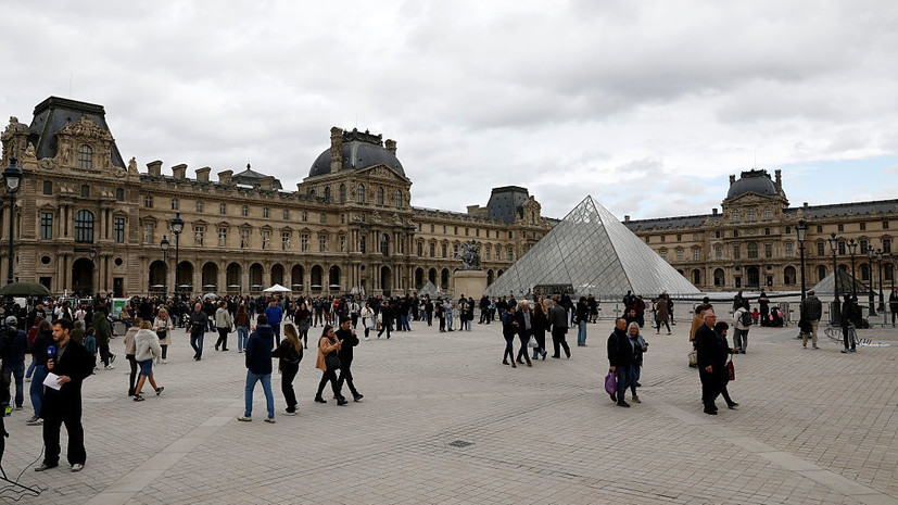 FT: украденные из Лувра ювелирные изделия не были застрахованы