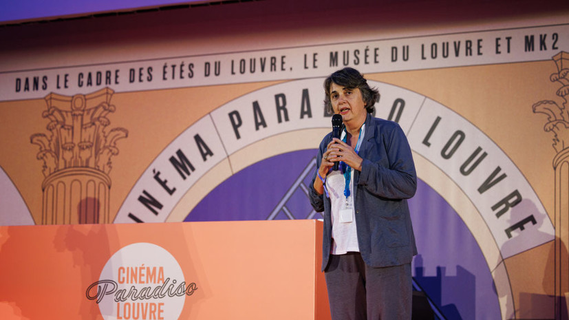 Le Figaro: после ограбления директор Лувра подала в отставку, но Макрон ей отказал