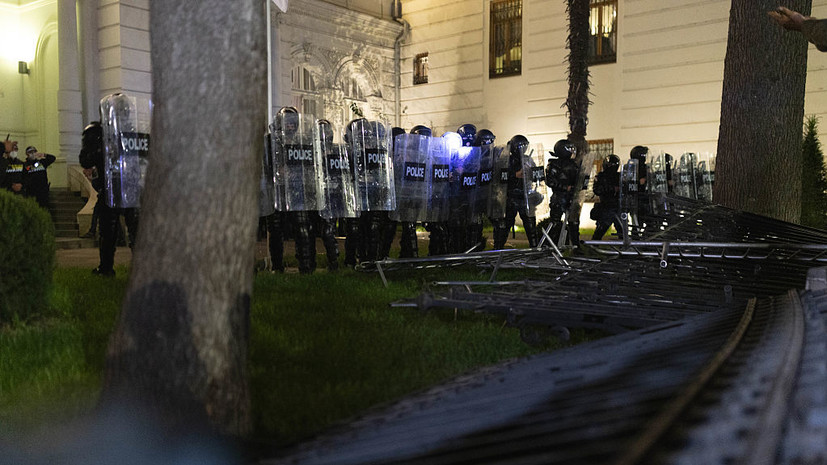 Sky News: в Дублине второй вечер не утихают протесты