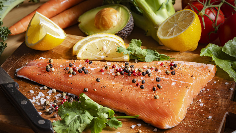 Шестаков: икра и красная рыба могут подешеветь в России к Новому году