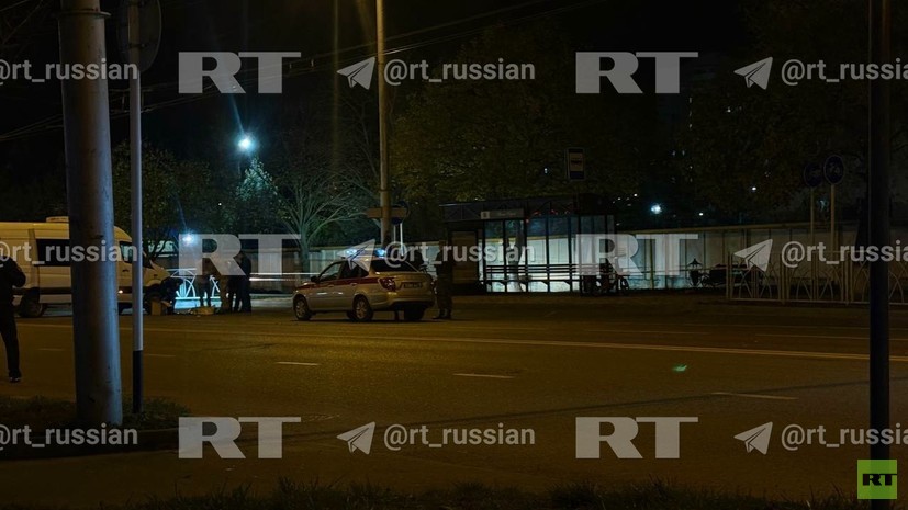 RT показал кадры с места взрыва на троллейбусной остановке в Ставрополе