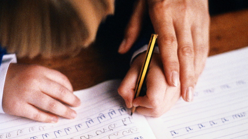 Логопед Артёмова: у ребёнка-левши при переучивании может развиться заикание