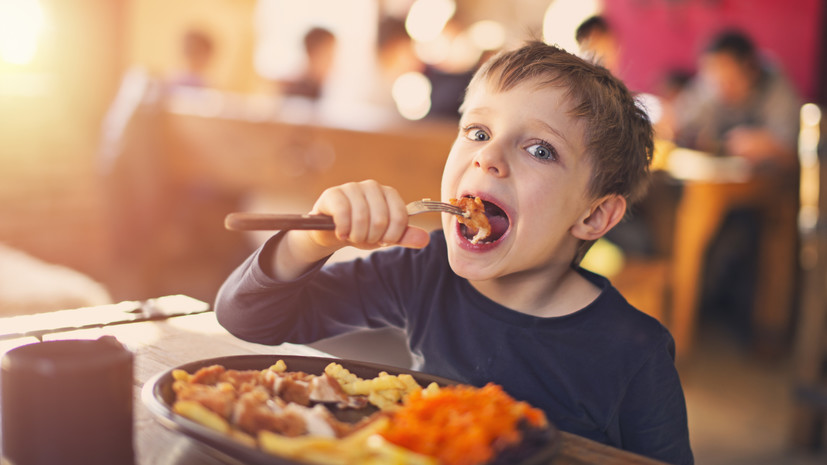 Врач Умнов: дети должны питаться здоровой и низкокалорийной пищей