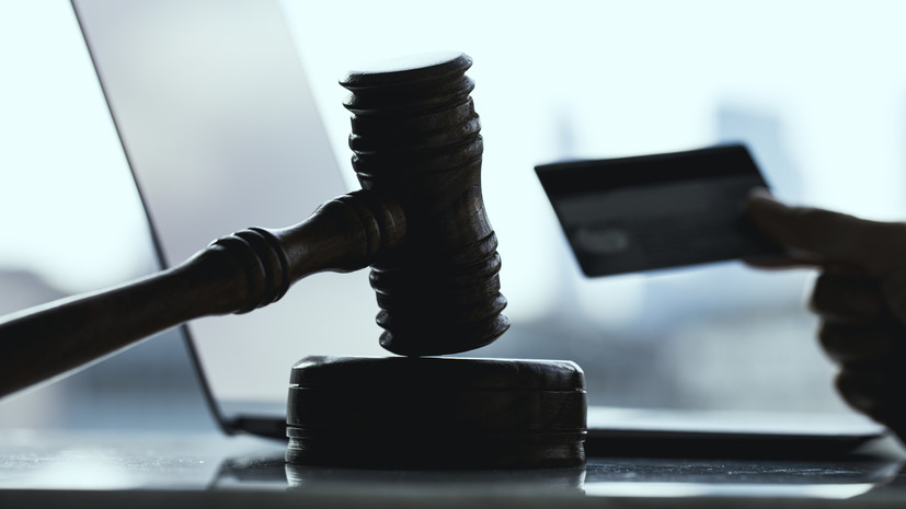 Юрист Русяев напомнил об ответственности за трату денег с чужой карты