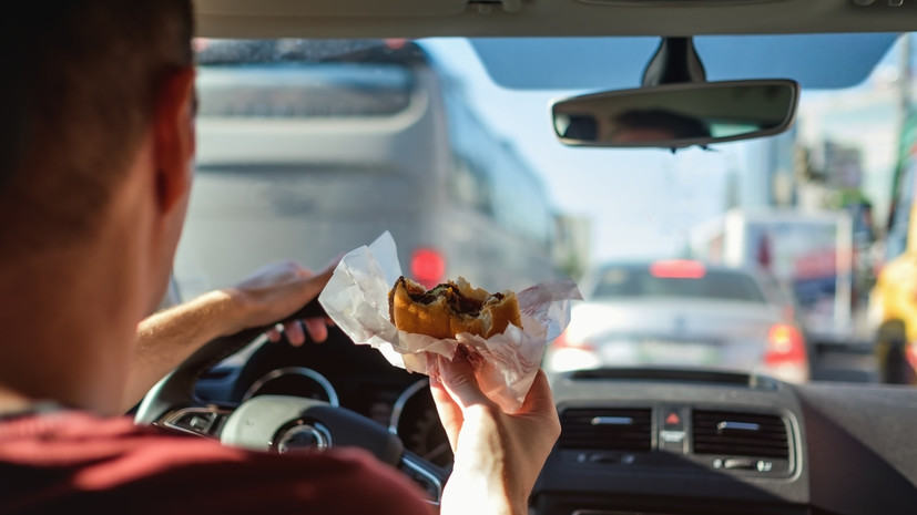 Автоэксперт Урюков: бургер — это идеальный перекус для водителя в дороге