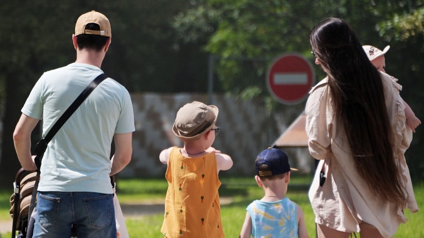 «Не нужно счастье откладывать на потом»: Путин назвал поддержку семей и повышение рождаемости приоритетом России