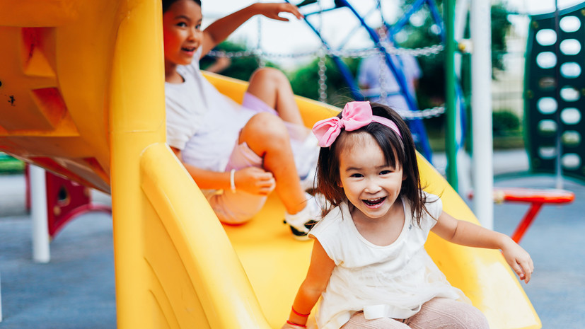 В Подмосковье модернизируют более 700 детских площадок в 2025 году