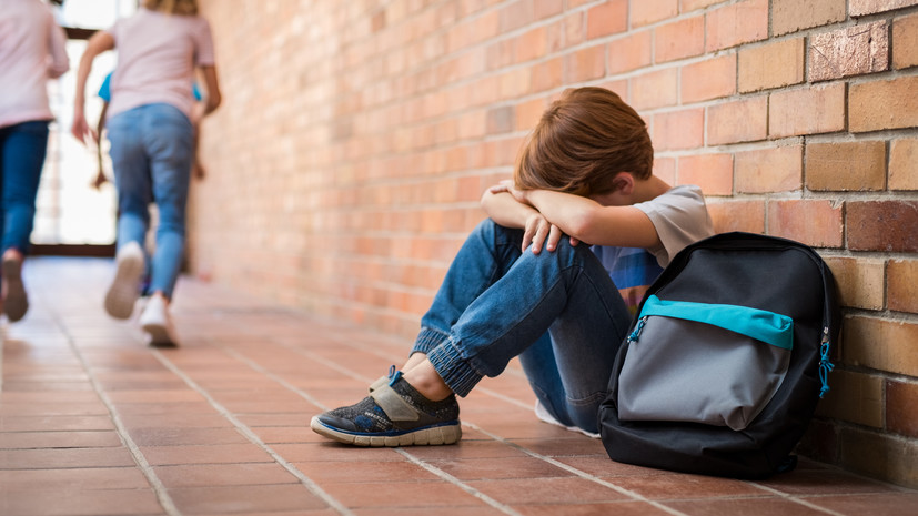 Психолог назвала нежелание ребёнка ходить в школу основным признаком буллинга