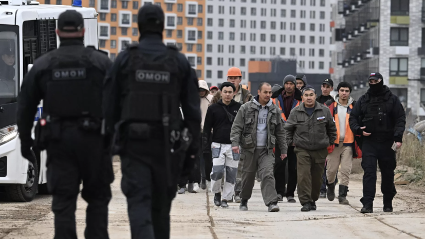 Медведев заявил, что мигранты должны покидать Россию после выполнения задач