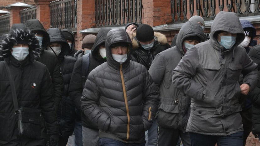 Медведев: экстремисты активно работают в сфере нелегальной миграции