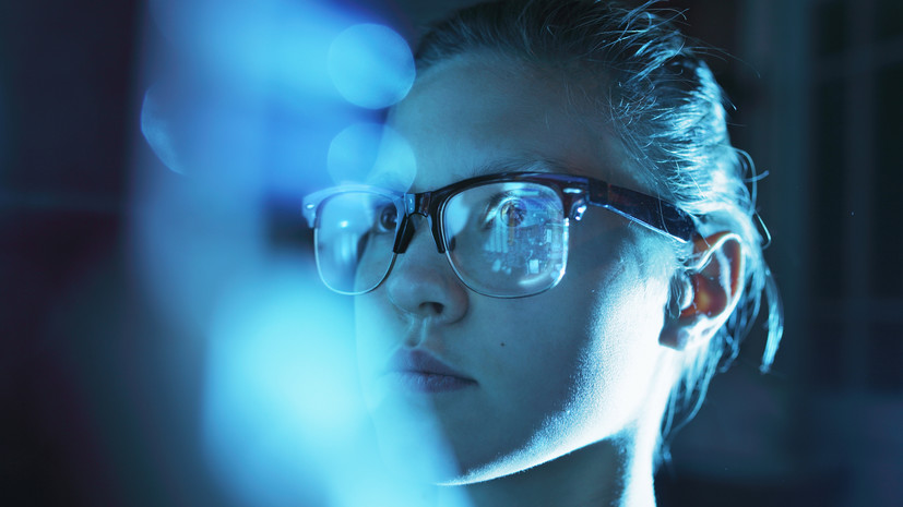 Офтальмолог Шамарова: очки с фильтром помогут защитить глаза офисным работникам