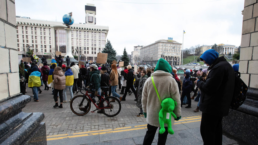 Азаров назвал демографическую ситуацию на Украине тяжёлой