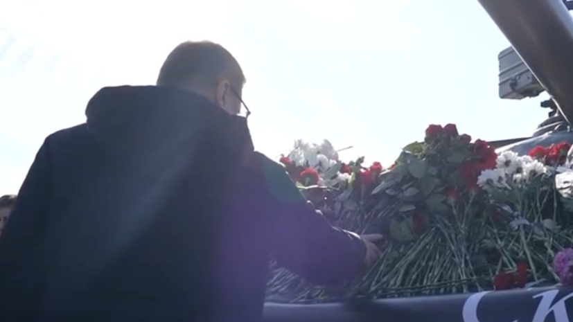 Текслер возложил цветы к мемориалу в день траура по погибшим в Копейске