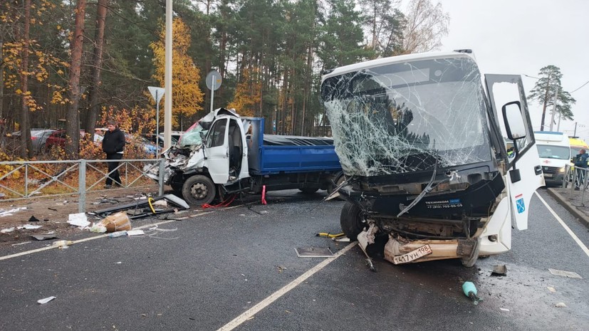 В Ленобласти девять человек пострадали при столкновении автобуса и «газели»