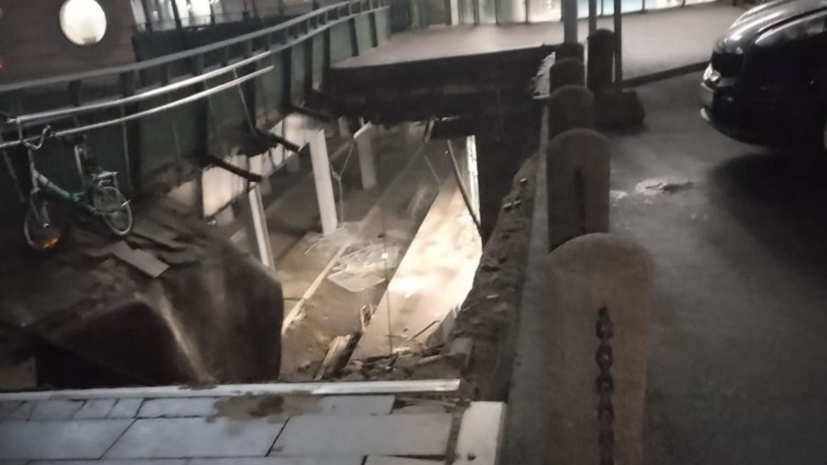 В Петербурге начали проверку после обрушения крыши на платформу вокзала