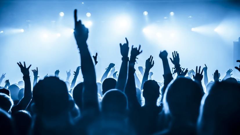 В Казахстане отменили концерты певца Akmal’