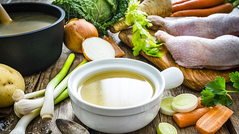 Врач Хакимова рассказала о пользе куриного бульона при простуде