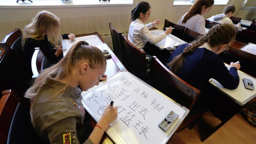 Педиатр назвал информационную перегрузку школьника основной причиной усталости