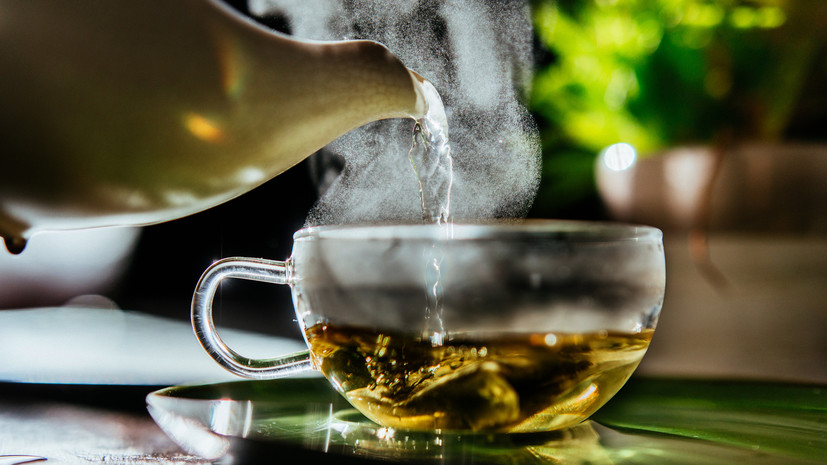 Нутрициолог назвала допустимым пить чай через 15—20 минут после пробуждения