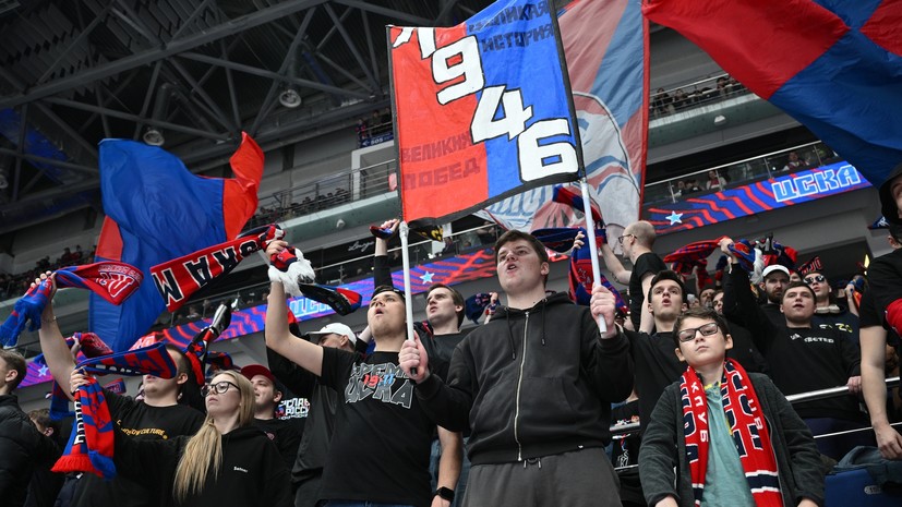 Фанаты ЦСКА развернули баннер в память о Плешакове на матче КХЛ со «Спартаком»