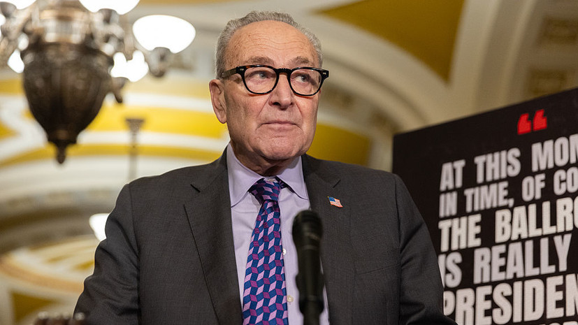 Лидер демократов в сенате США Шумер допустил, что шатдаун затянется на ноябрь