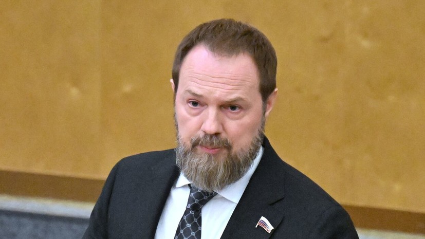 Депутат Колунов предупредил о штрафах за курение на общих балконах