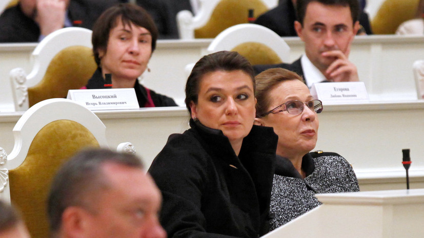 «Фонтанка»: в Петербурге депутату Мельниковой стало плохо на заседании