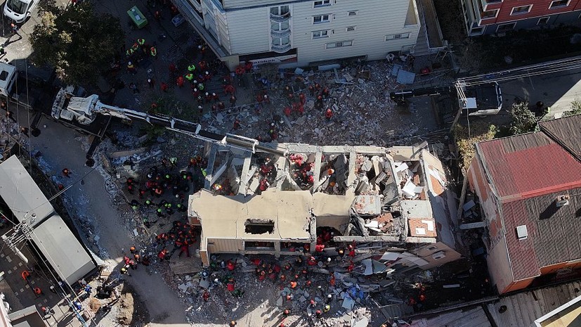 При обрушении дома в турецком Гебзе погибли двое детей