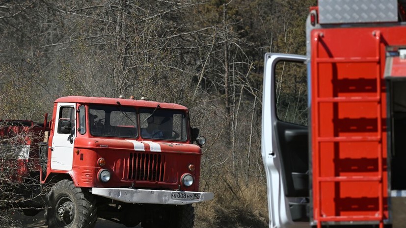 Пожар на острове Недоразумения под Магаданом тушат 19 человек