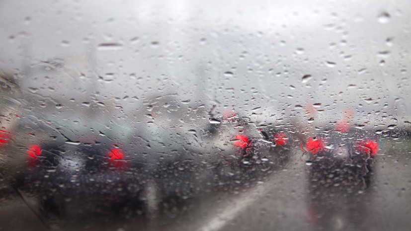 Автоэксперт Ольшанский: движение в правой полосе в дождь не является панацеей от ДТП