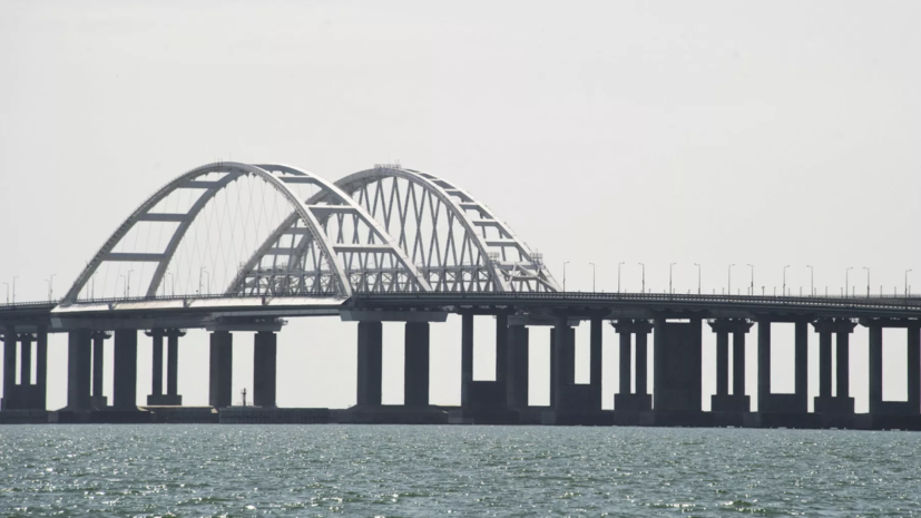 На Кубани запретили проезд электромобилей и гибридных авто по Крымскому мосту