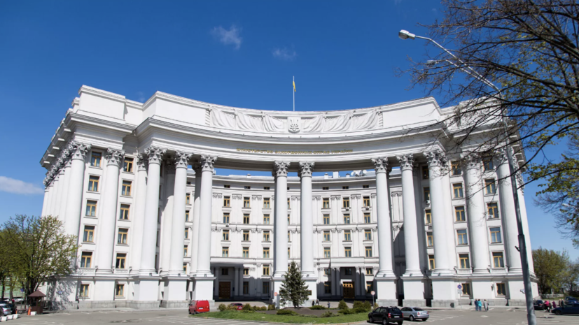 Захарова заявила, что Киев прикрывает свои преступления, угрожая журналистам